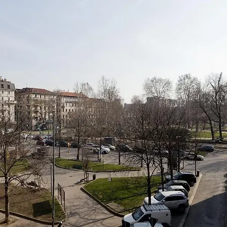 Lovely Flat With Park View Daire Milano